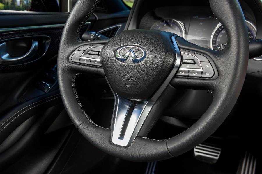 Детали интерьера Infiniti Q60S 3.0t (CV37) 2017 года  (CIS) (фото 23 из 26)